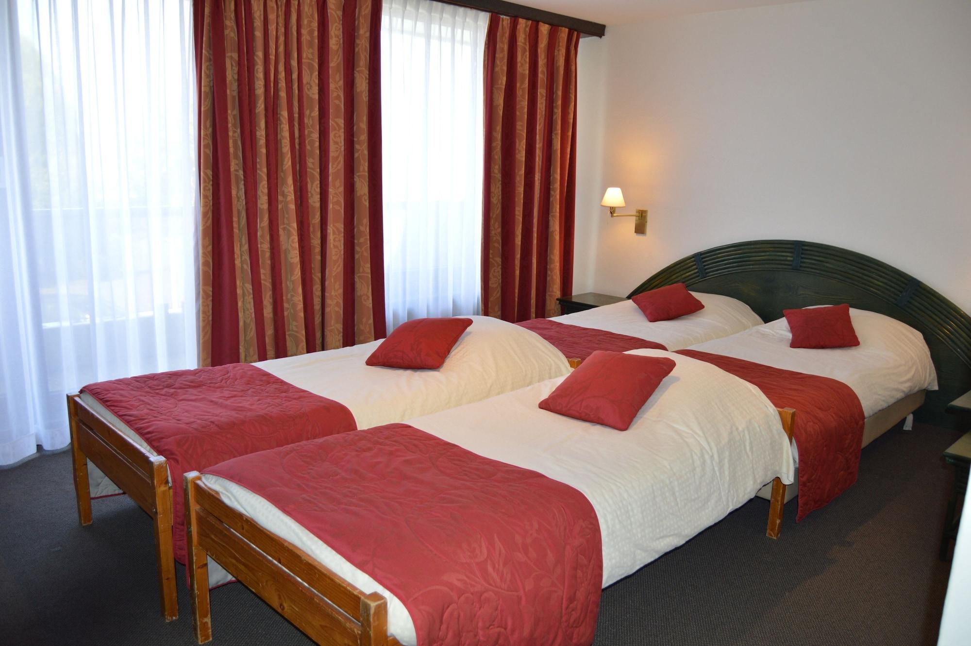 גמבלו Hotel Les 3 Cles מראה חיצוני תמונה