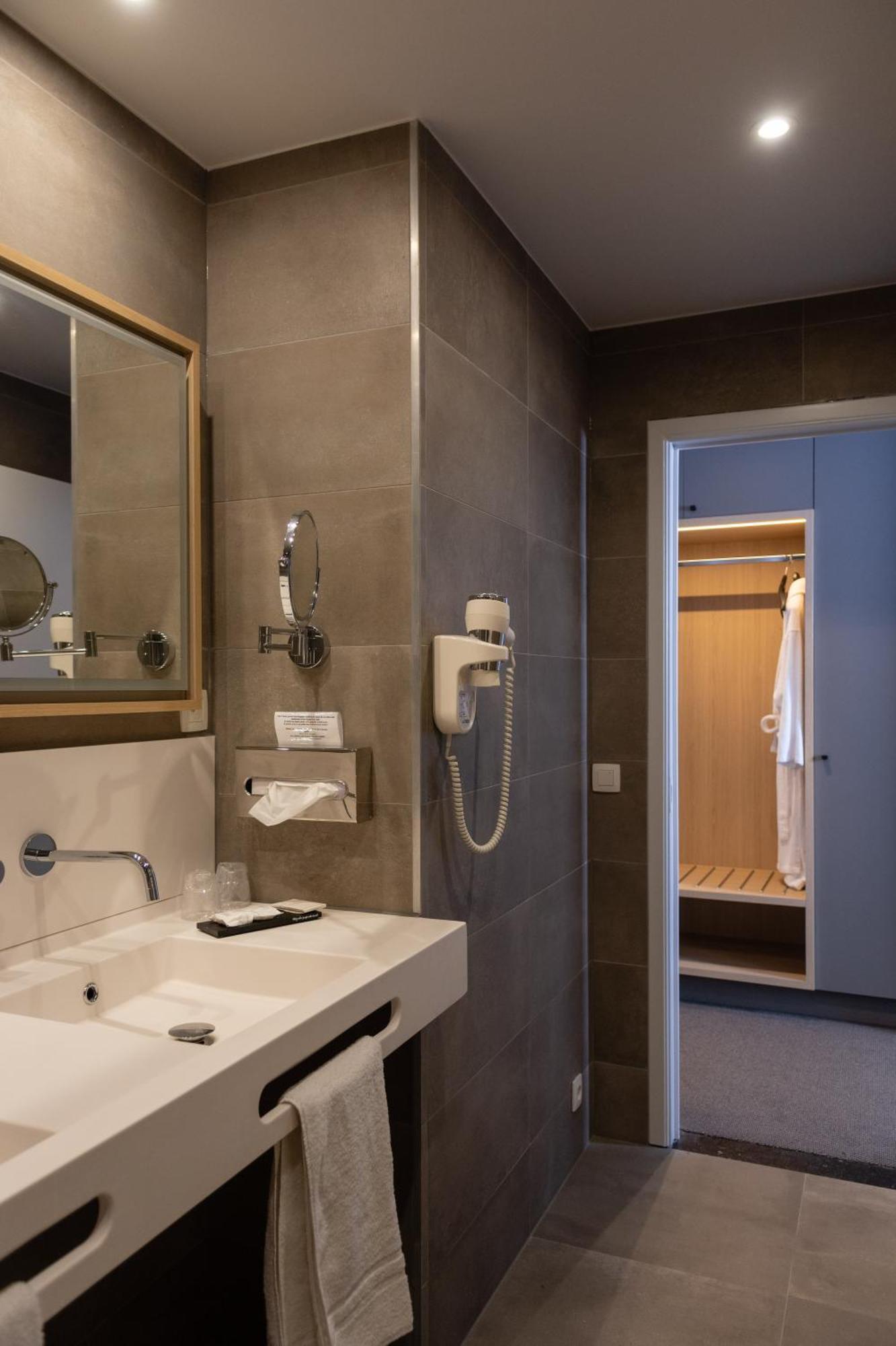 גמבלו Hotel Les 3 Cles מראה חיצוני תמונה
